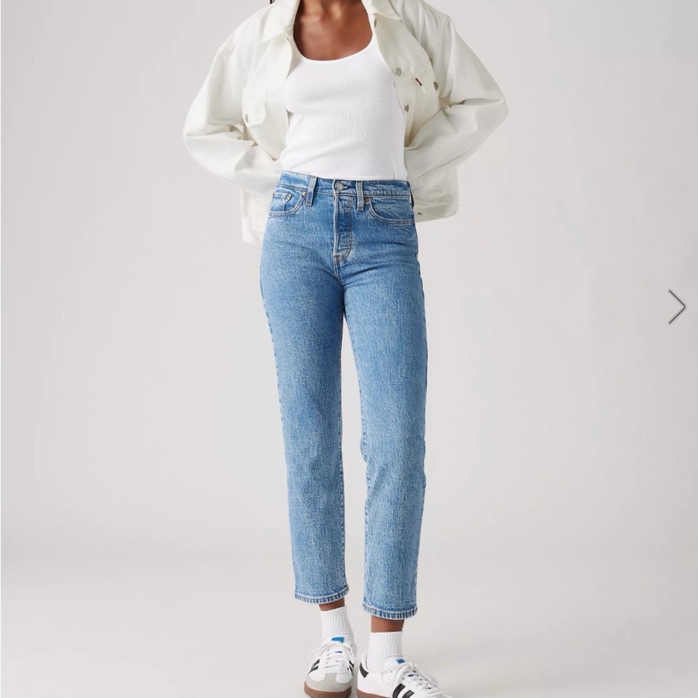LEVI’S WEDGIE STRAIGHT ANKLE WOMEN'S JEANS
29 waist 26 length